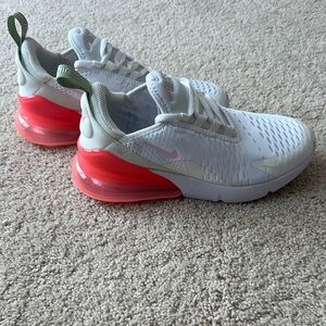 WORN ONCE NIKE AIR MAX 270s